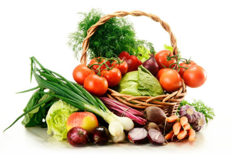 Hortalizas y verduras sobre fondo blanco